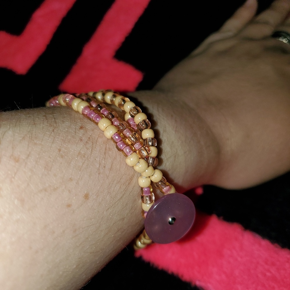 4 Strand Glass Bead Bracelet W/ Vintage Button - Picture 3 of 7